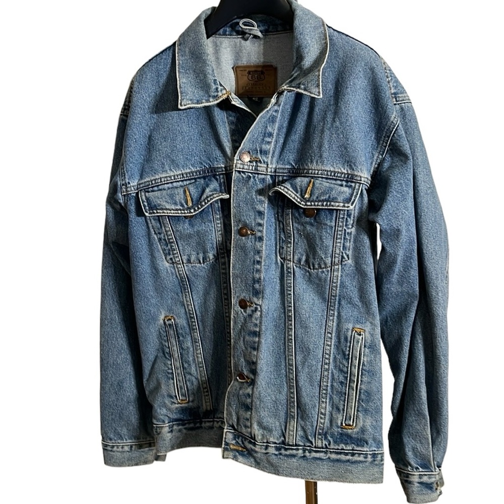 Route  66 size Medium denim jacket 4 pockets adjustable tabs looks